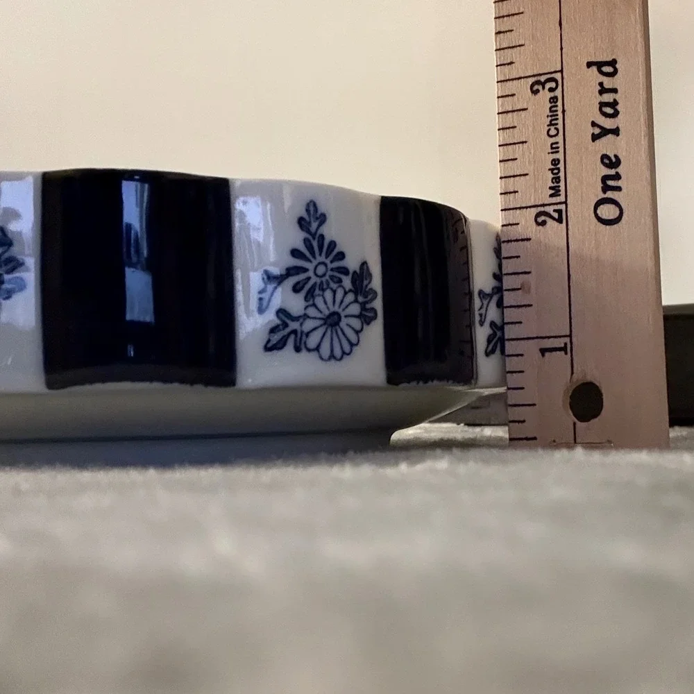 Japanese Blue & White Porcelain Bowl‎ Chrysanthemum Fluted Rim Striped 6